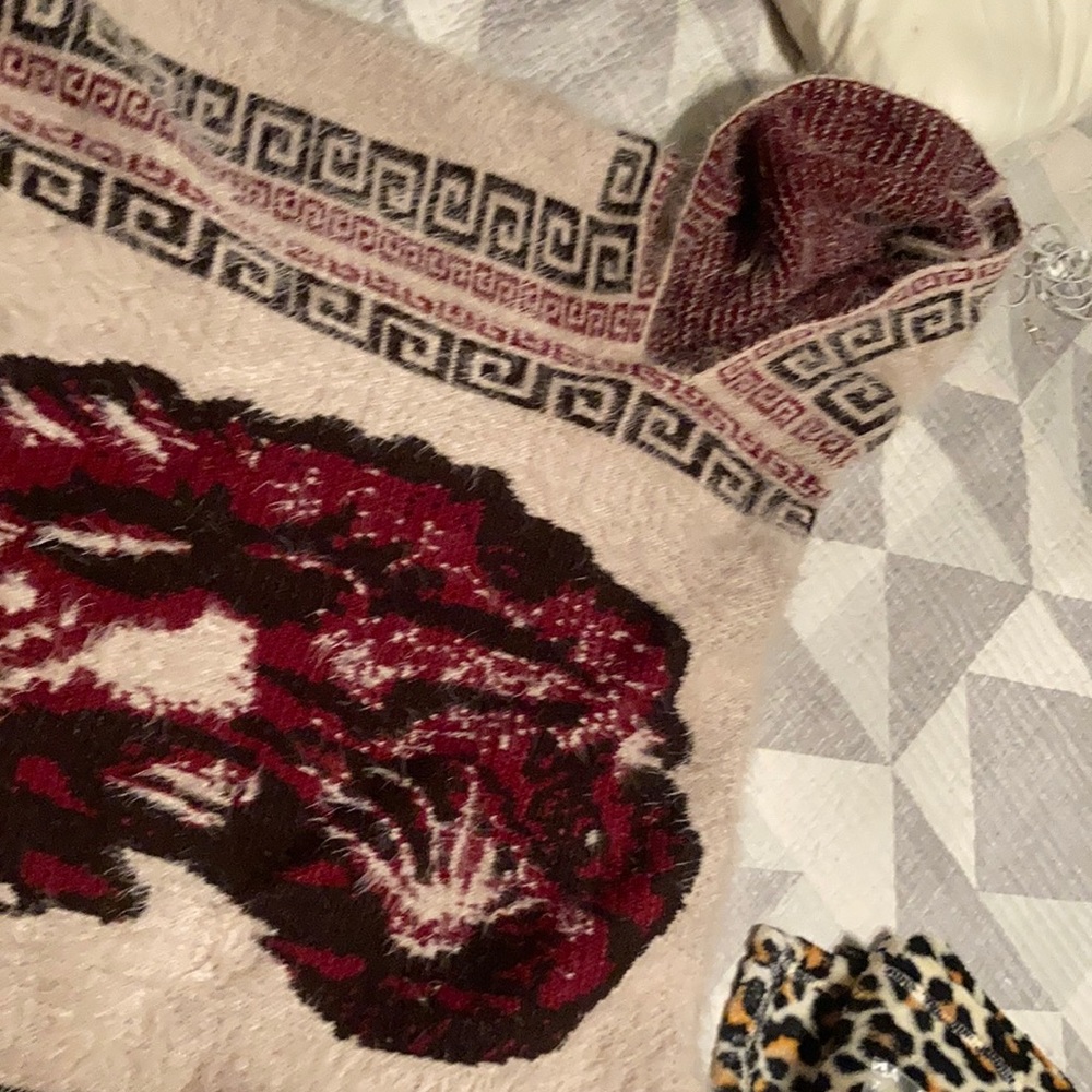 poncho - Picture 2 of 2
